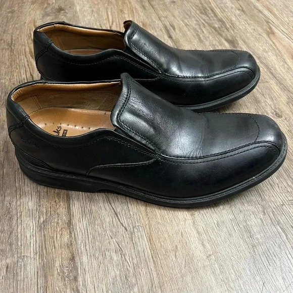 Clarks • Colson Knoll Slip In Loafers - Picture 1 of 10